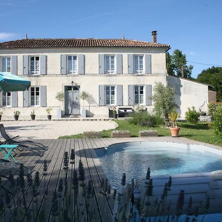 Au Coeur Des Vignes Bed and Breakfast Archiac Exteriör bild