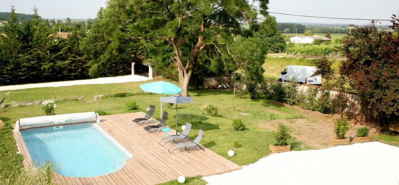 Au Coeur Des Vignes Bed and Breakfast Archiac Exteriör bild